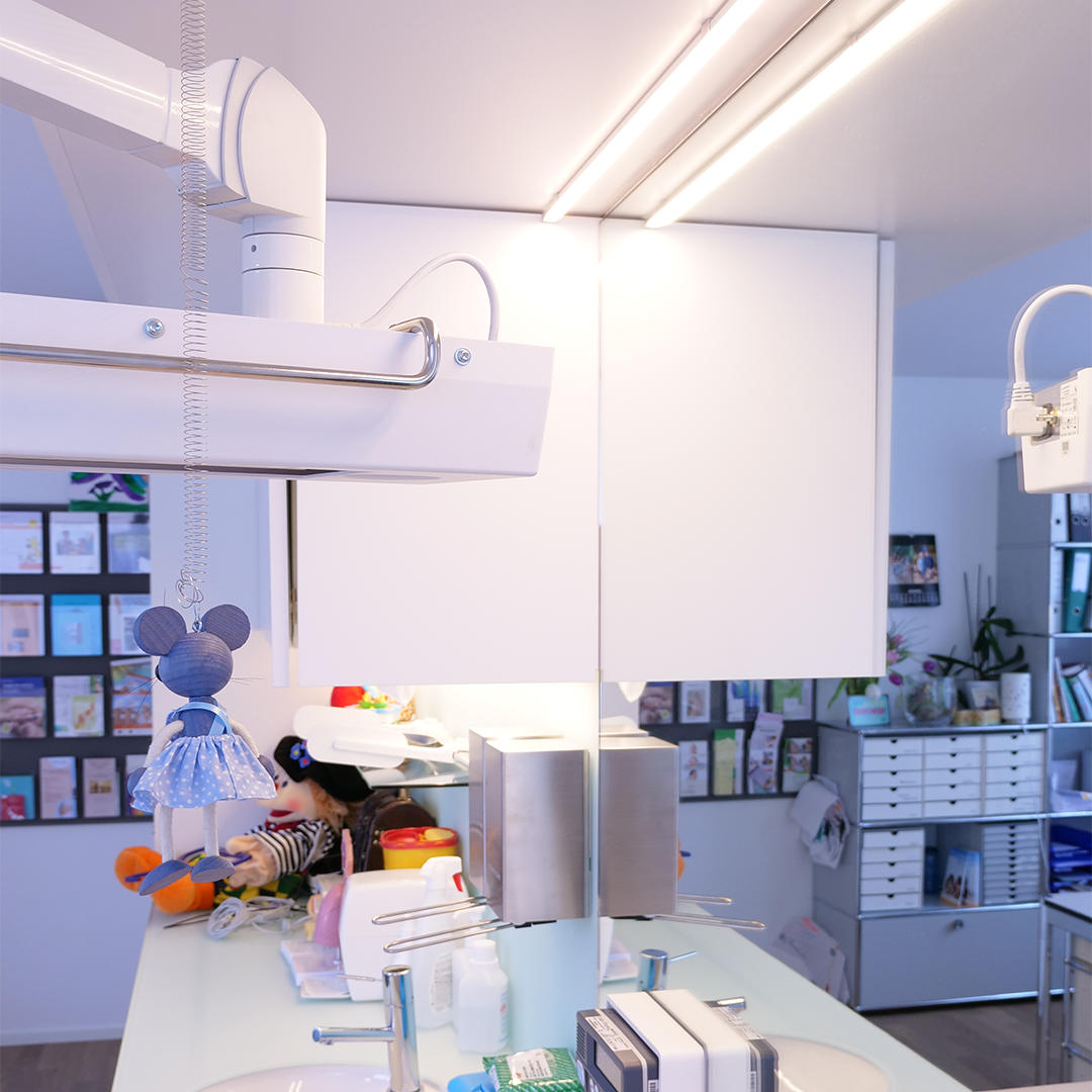 Die Praxis der Centramed in Riehen wurde mit einer neuen LED-Beleuchtung versehen, welche eine angenehme Atmosphäre beim Arztbesuch kreiert.