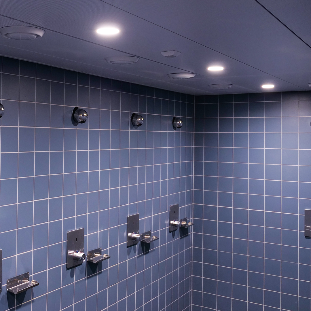 Das neue Hallenbad Gelterkinden bietet alles was das Wasserrattenherz höher schlagen lässt. Mit der LED-Beleuchtung der SelLED AG.