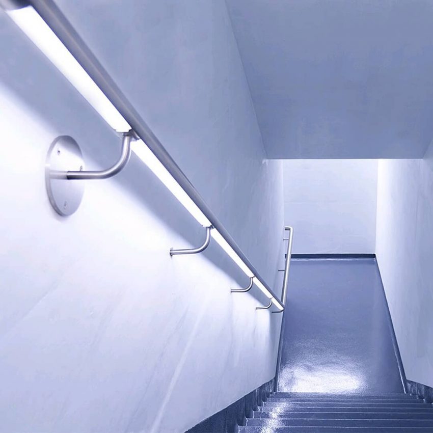 Der LED-Handlauf verziert nun die SelLED AG den Treppenaufgang in einem Roche-Gebäude auf dem Areal Kaiseraugst.